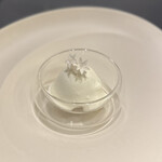 プレゼンテ スギ - ㉑エアーアイス（ヤマドリタケモドキのエアーアイス、八千代牛乳のヨーグルト、ペンタスの花）