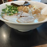 ラーメン茂木 - 玉丼なのでボリューミー