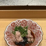 寿司栄 - ぐちゃぐちゃに混ぜてカワハギの身が来るのを待ちます。