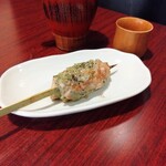 炭火焼 鈴 - 是非食べてみて？特製生つくね（塩）
