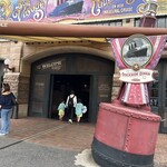 ドックサイドダイナー - 船、倉庫を改装したレストランです。かなり広い