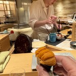 寿司栄 - 雲丹は手渡し