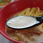 俺のラーメン あっぱれ屋 - このアワアワなスープ、初めて見た時感動しました✨