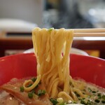 俺のラーメン あっぱれ屋 - 湯気見えますか？熱々なんです✨