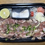 大王炭火焼 - 地鶏タタキ1500円