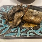 うを徳 - 岩手県産平茸と舞茸、宮城県気仙沼産秋刀魚の煮付け