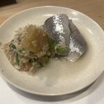 うを徳 - 北海道根室産鰯のマリネ、富山産紅ずわいがにとセリと京都産聖護院大根の切り干しの和え物