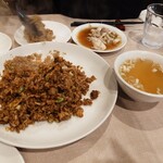 広東家庭料理おかむら - ニンニク入り黒チャーハン