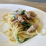 リトルネスト - 大山鶏のローストとルッコラ•ドライトマトのペペロンチーノ