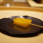 温石 - ◆葛氷
      掛川や菊川の葛アイスをイメージされた、驚くほどに一瞬でリセットする力を持つ口直し。