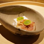 温石 - ◆先付け
      焼津の落花生豆腐、三島のイチジク、銀杏