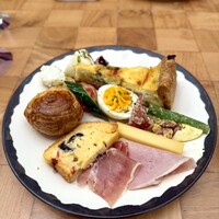 ザ タヴァン グリル＆ラウンジ - 
