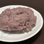 森島米店 - 上品な、紫がかった小豆の色の塩おはぎ。しょっぱさ、どぎつい甘さとは無縁