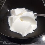 焼肉 百福食堂 - 杏仁豆腐　税込み390円　ストロベリーソース抜き