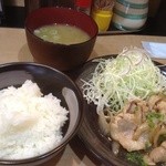 ロマンシング とんかつキッチン たぐ - 生姜焼き定食800円