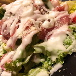 晴れ家 - 別添えのドレッシングをかけます