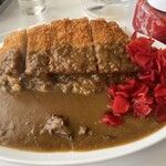 カレーハウス MINAMI - 福神漬け投下。福神漬けには甘さがあるので中辛でちょうど良い美味しさになる。