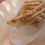 味の古久家 - 餃子リフトアップ