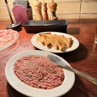 カルネジーオ イースト - 