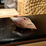 すし 良月 - 神経締めアジにぎり