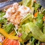 日本酒と個室居酒屋 農家の慶 - ズワイ蟹たっぷりサラダアップ