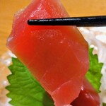 日本酒と個室居酒屋 農家の慶 - 本まぐろ二種盛り食べ比べの赤身リフト