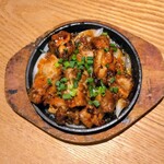 日本酒と個室居酒屋 農家の慶 - 特選清流鶏の鉄板焼き黒椒ソース