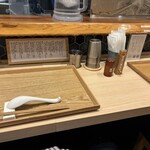 鴨出汁中華そば かわな - テーブルの様子