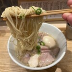 鴨出汁中華そば かわな - 麺も美味しい