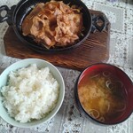 休憩室 川霧の湯 - 料理写真:ランチセットの生姜焼き♪