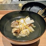 日本料理 晴山 - ずわい蟹の真薯と松茸のお椀