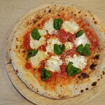 ピザとハムと時々ワイン ボンジョルノ食堂 - マルゲリータ