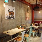 ピザとハムと時々ワイン ボンジョルノ食堂 - 内観