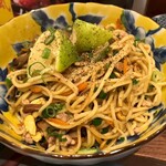 大衆酒場 いそろく - 広島レモン 黒胡椒焼きそば