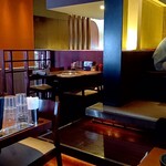 焼肉ぐりぐり家 - 薄暗く清潔な店内！