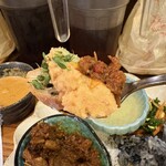 タケウチ - 気まぐれプレート、ご飯大盛り、ﾄｯﾋﾟﾝｸﾞ海カレー