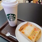 スターバックスコーヒー - 料理写真:ブレンドアイスとチキン&チーズ ホットトルティーヤ♪