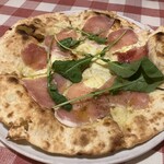 ピッツェリア アリス - 生ハムとカマンベールのクリームピッツァ