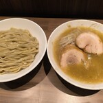 らーめん菊 - つけ麵1300円　柚子胡椒変更100円　（スペイン産豚バラ）