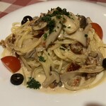 ピッツェリア アリス - 秋のきのことドライトマトのクリームソース