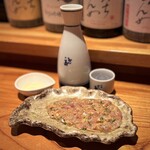お魚処 うおとも - ・あじのみそたたき（なめろう）　¥935
      さんま刺しを制しての優勝品が実はコチラのなめろうでした♡
      初夏が旬といわれているこの辺りの鯵…
      にもかかわらず脂乗り抜群で濃厚な旨みとネットリ食感が◎