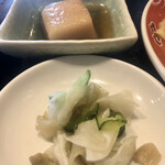 楽珍 - お新香と甘い豆腐