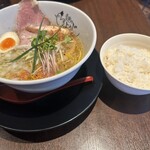 324440333 - 綺麗なビジュアル