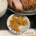 とんかつ 和栗 - お新香(2025年10月19日撮影)