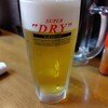鉄板酒場 鐵一 - アサヒスーパードライ(生)中ジョッキ 616円 ♪