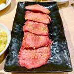 和牛ホルモンとタレ漬け焼肉 壺ほる - 