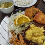 なんじゃろ - コロッケは半分は交換しました♪