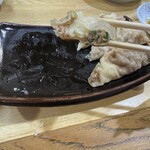 餃子飯店 - にんにく餃子、にんにく1粒ゴロッ