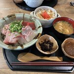 酒場はるや - 海鮮丼ランチ　１２００円
