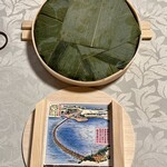 ますのすし本舗 源 - 「ますすし」は笹の葉で包まれています　懐かしい香りです